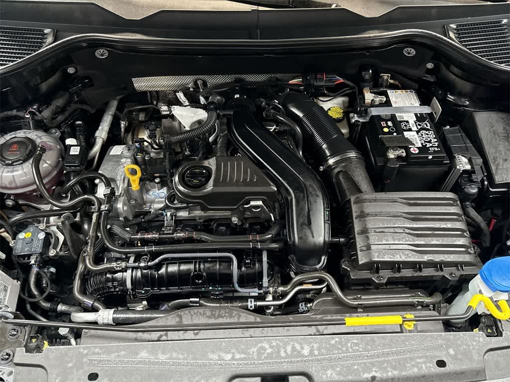 2025 Volkswagen Taos SE Black