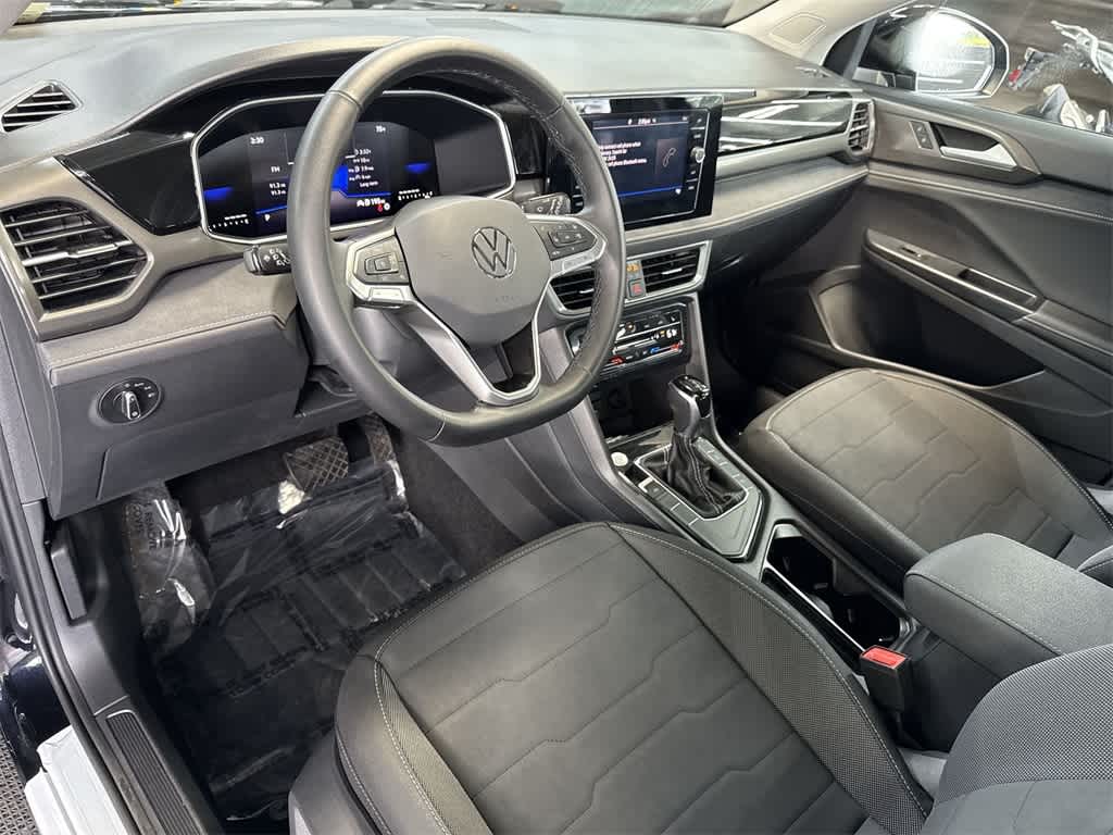 2025 Volkswagen Taos SE Black