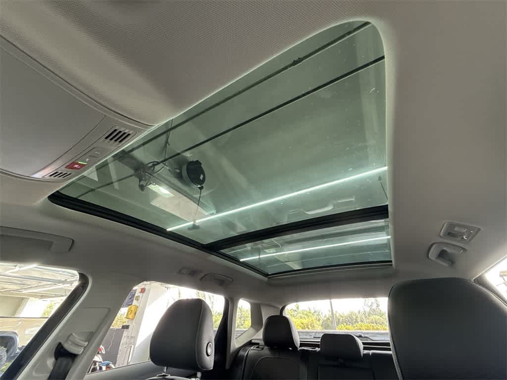 2025 Volkswagen Taos SE Black