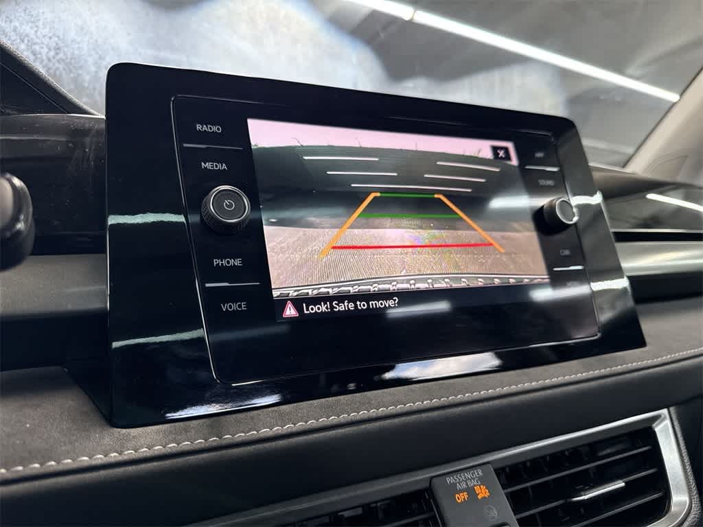 2025 Volkswagen Taos SE Black