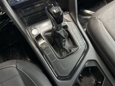 2025 Volkswagen Taos SE Black