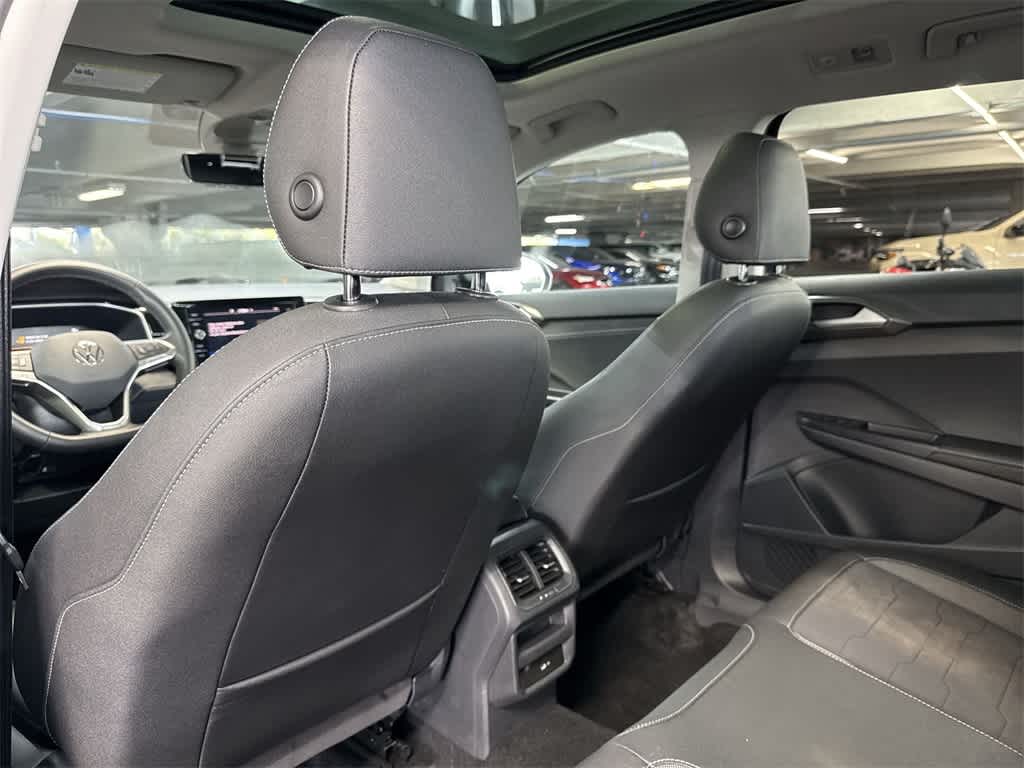 2025 Volkswagen Taos SE Black