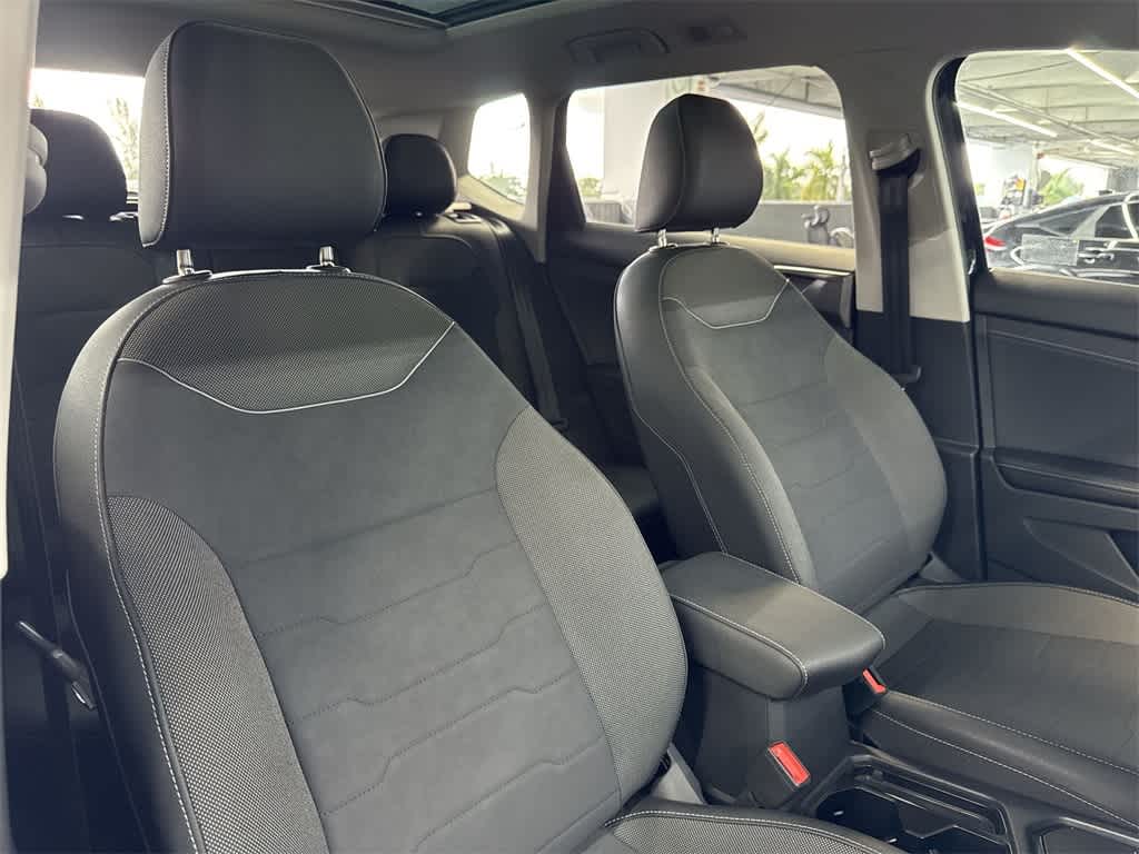 2025 Volkswagen Taos SE Black