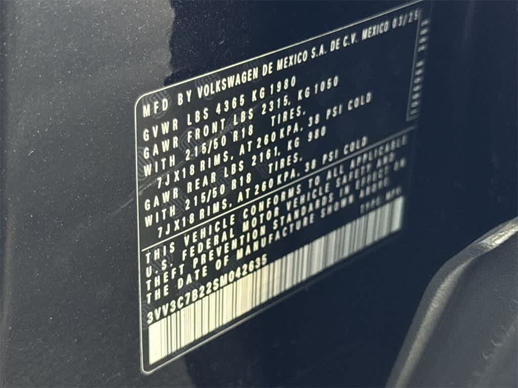 2025 Volkswagen Taos SE Black