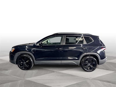 2025 Volkswagen Taos SE Black