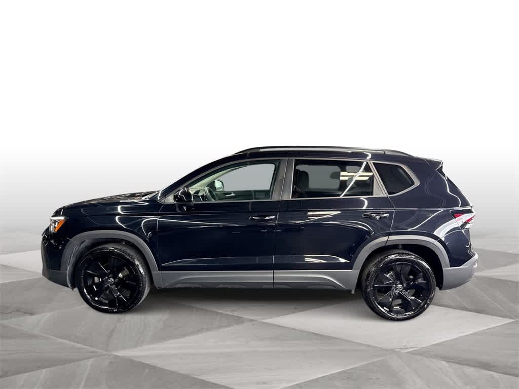 2025 Volkswagen Taos SE Black