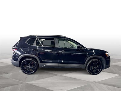 2025 Volkswagen Taos SE Black