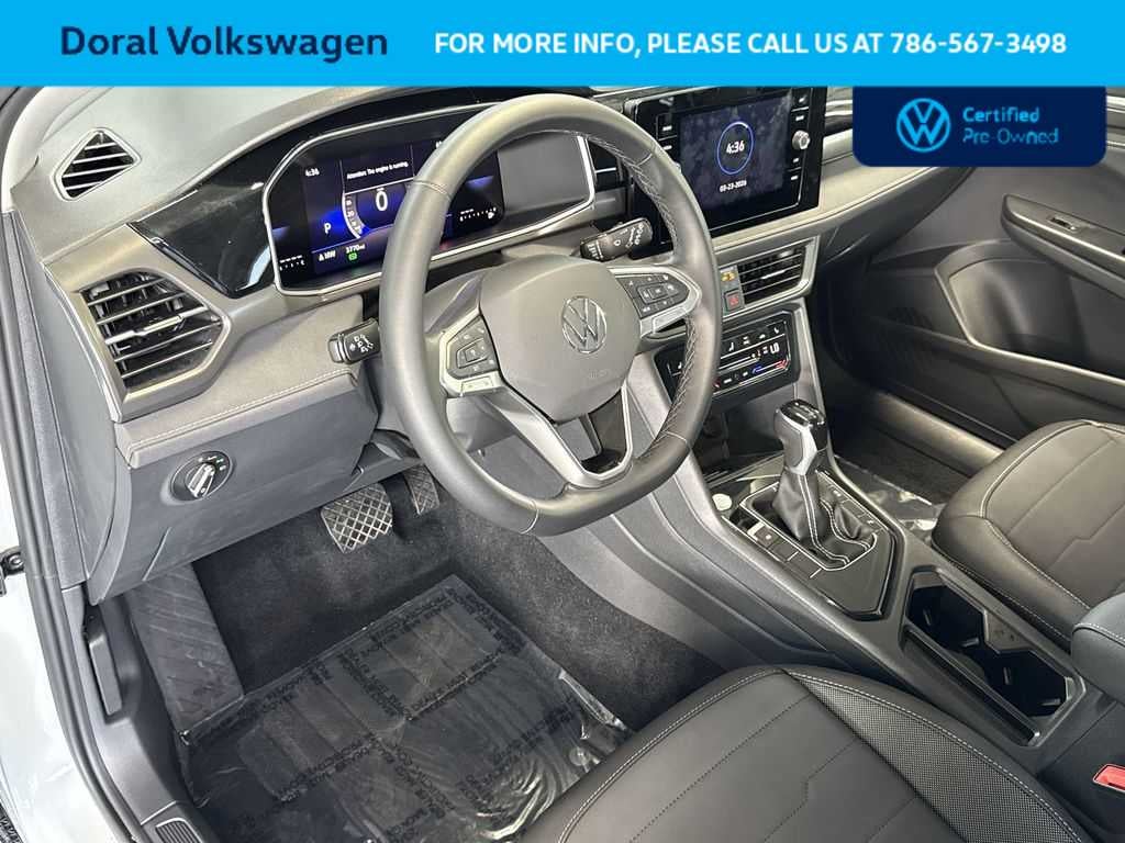 2025 Volkswagen Taos SE Black