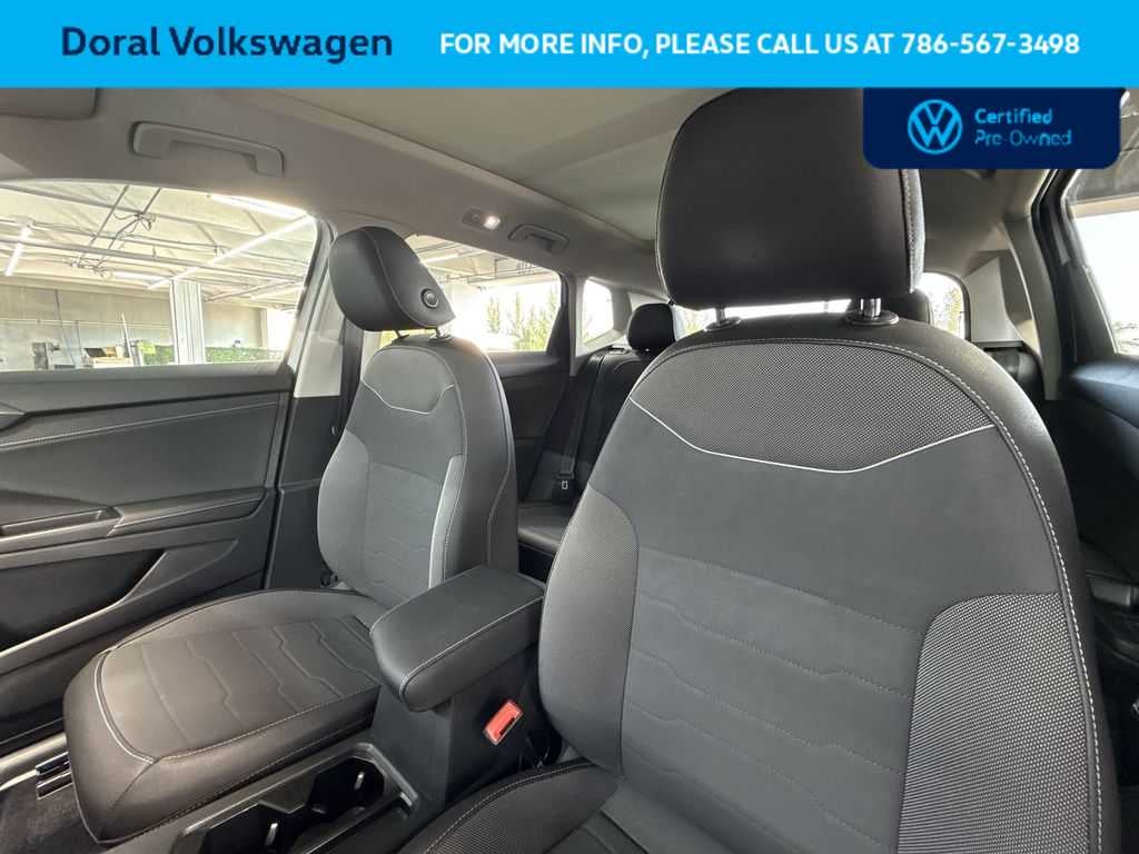 2025 Volkswagen Taos SE Black