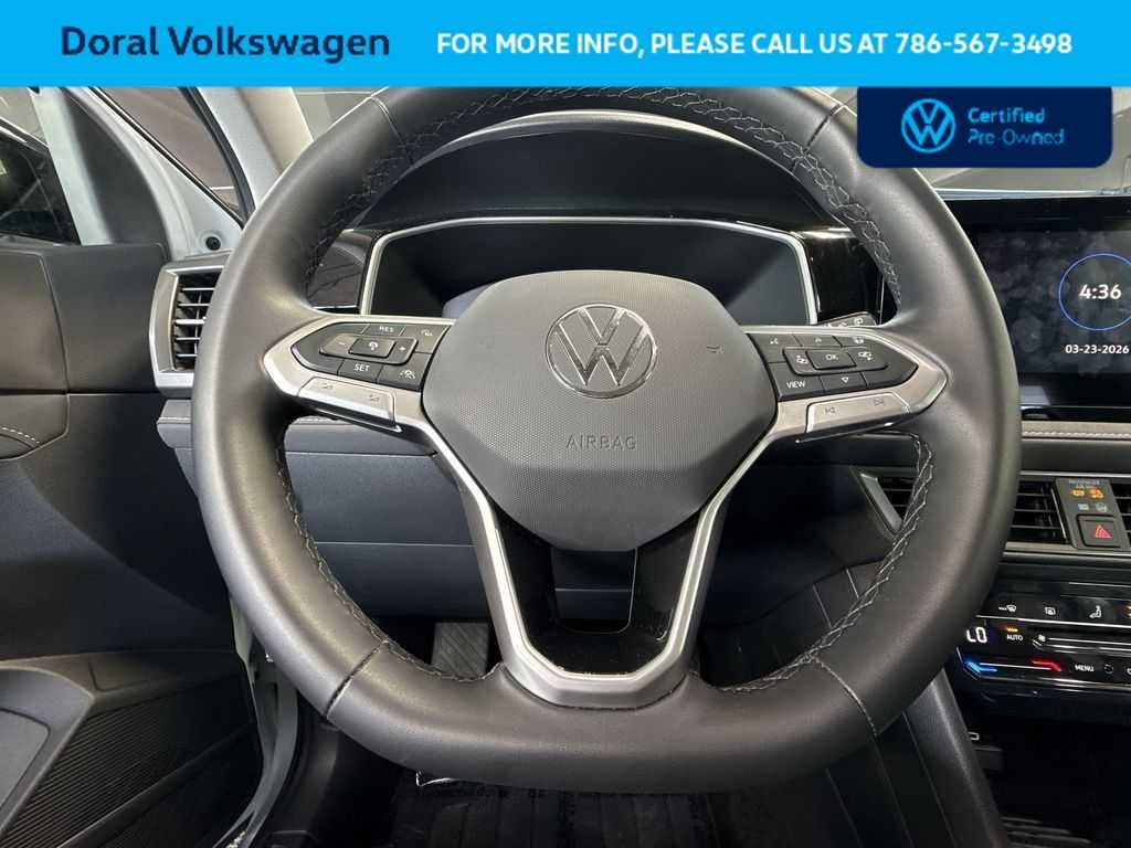 2025 Volkswagen Taos SE Black