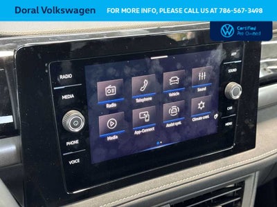 2025 Volkswagen Taos SE Black