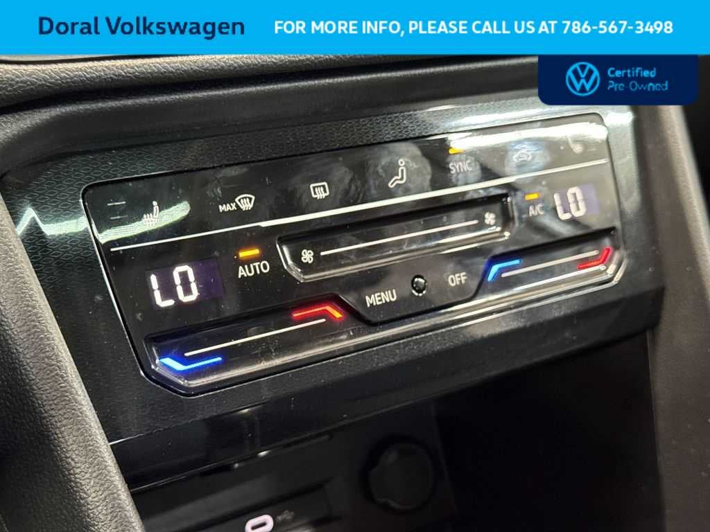 2025 Volkswagen Taos SE Black