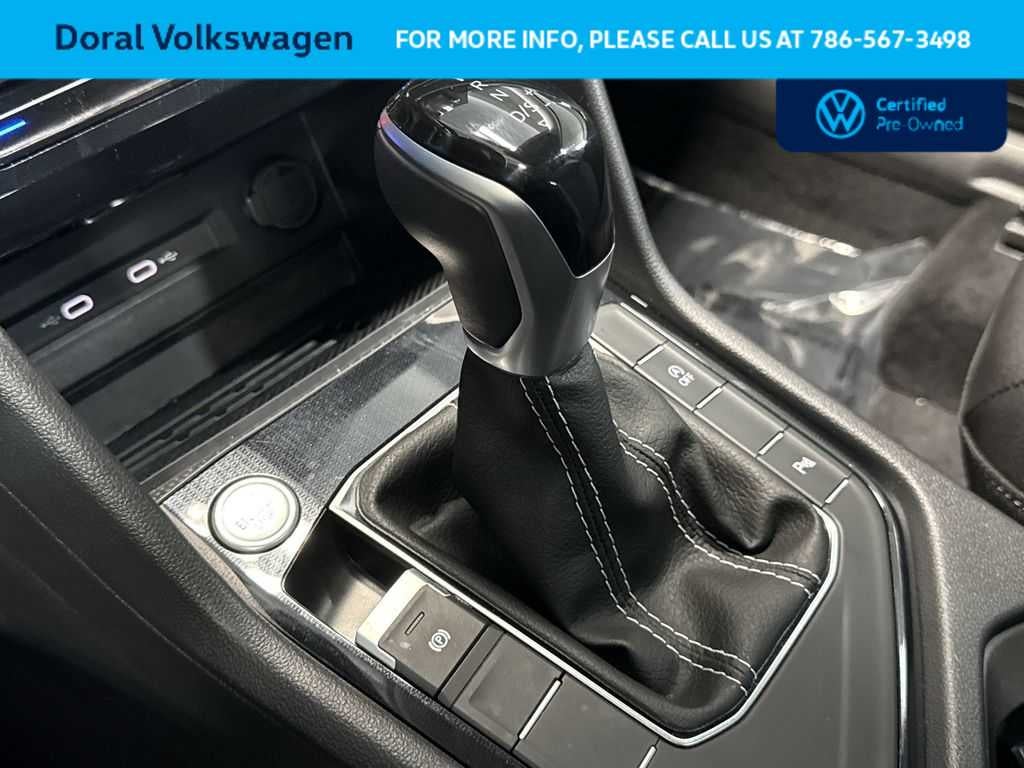 2025 Volkswagen Taos SE Black