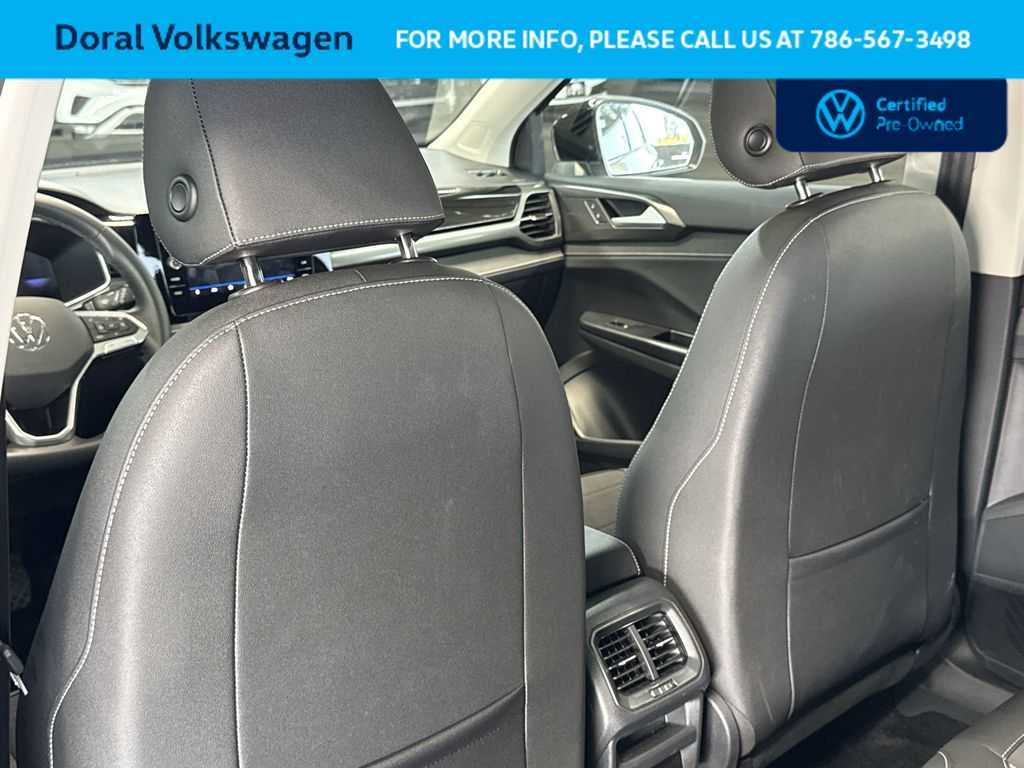 2025 Volkswagen Taos SE Black