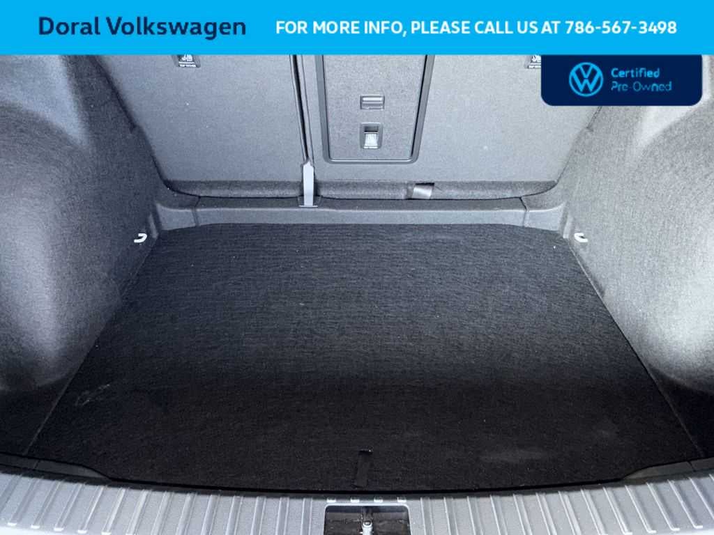 2025 Volkswagen Taos SE Black