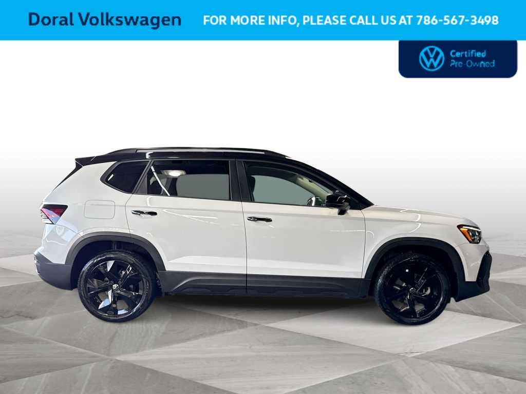 2025 Volkswagen Taos SE Black
