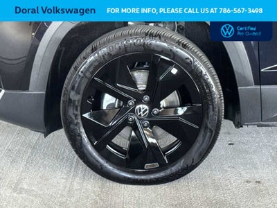 2025 Volkswagen Taos SE Black