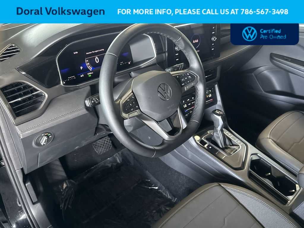 2025 Volkswagen Taos SE Black