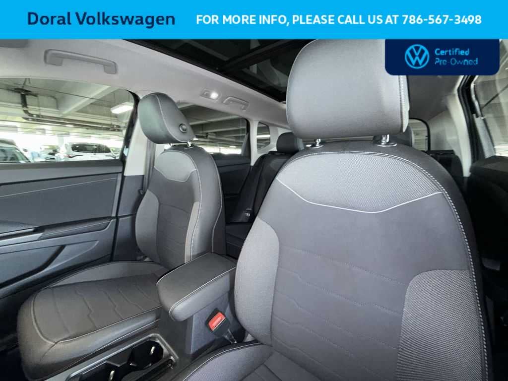 2025 Volkswagen Taos SE Black