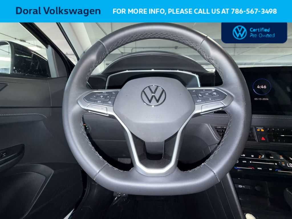 2025 Volkswagen Taos SE Black
