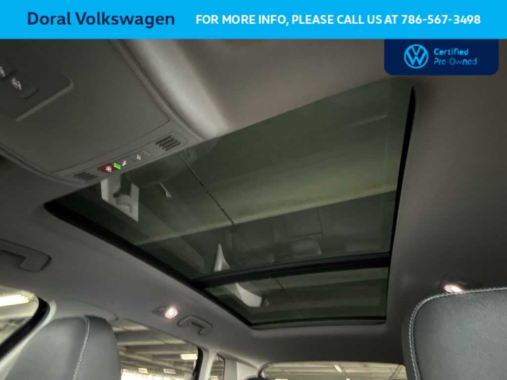 2025 Volkswagen Taos SE Black
