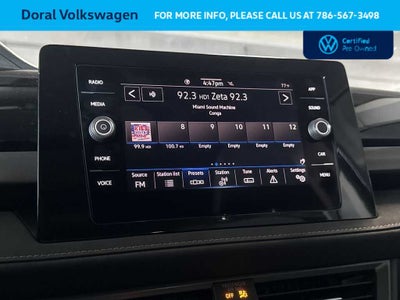 2025 Volkswagen Taos SE Black