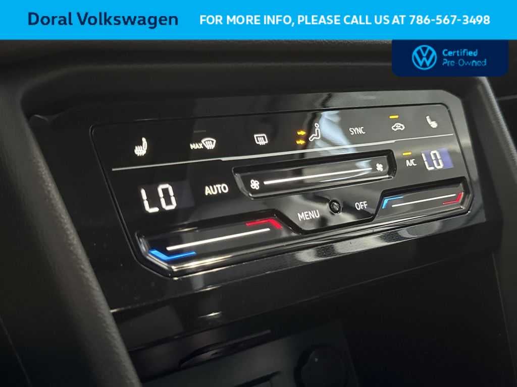 2025 Volkswagen Taos SE Black