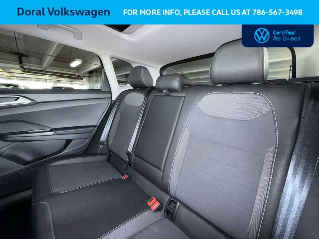 2025 Volkswagen Taos SE Black