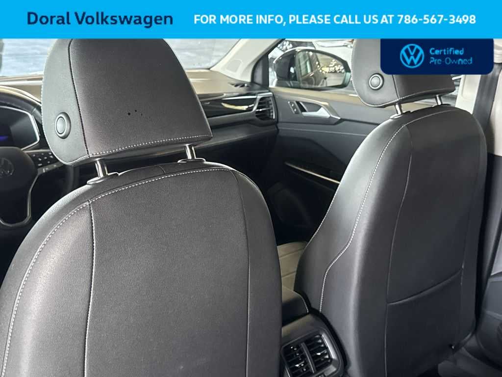 2025 Volkswagen Taos SE Black