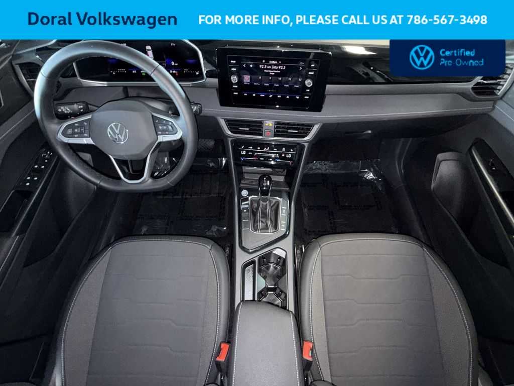 2025 Volkswagen Taos SE Black
