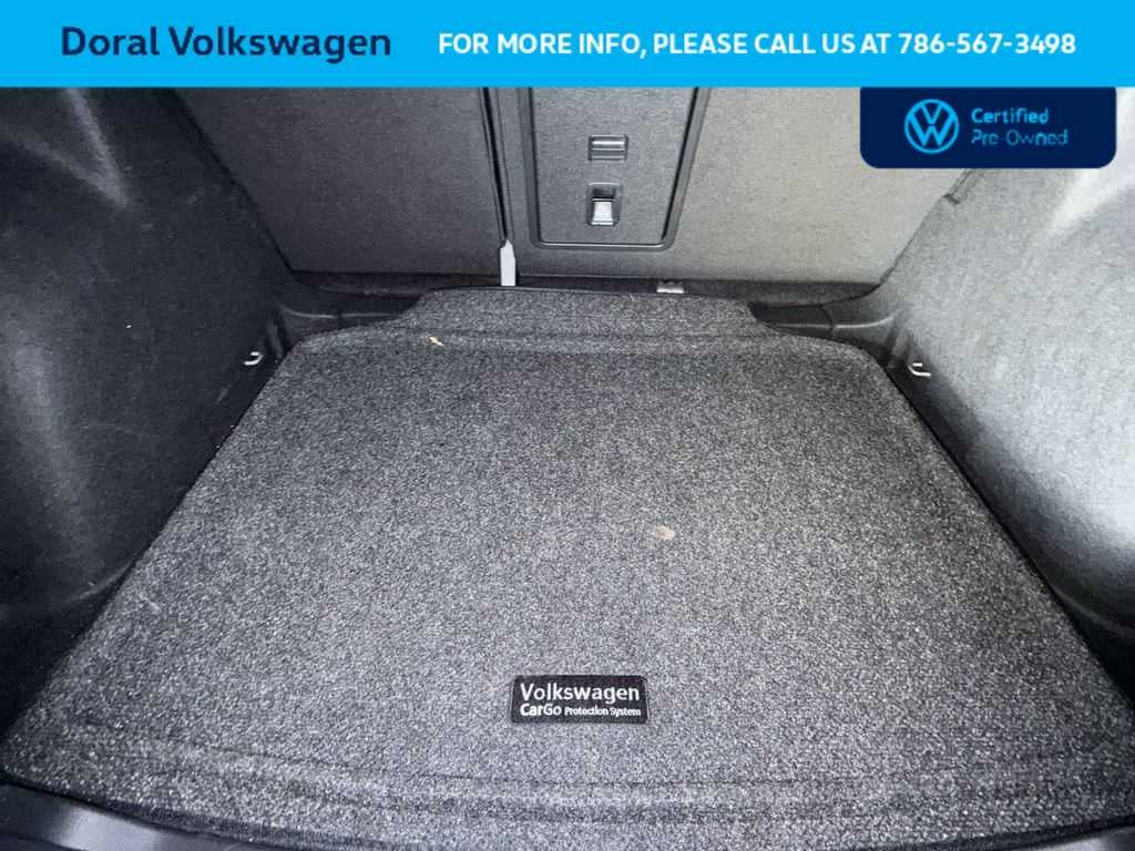 2025 Volkswagen Taos SE Black