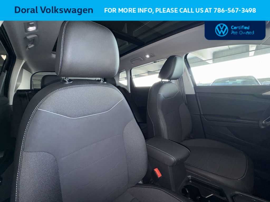 2025 Volkswagen Taos SE Black