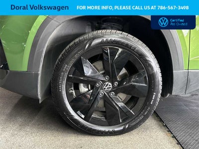 2025 Volkswagen Taos SE Black