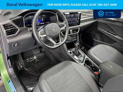 2025 Volkswagen Taos SE Black