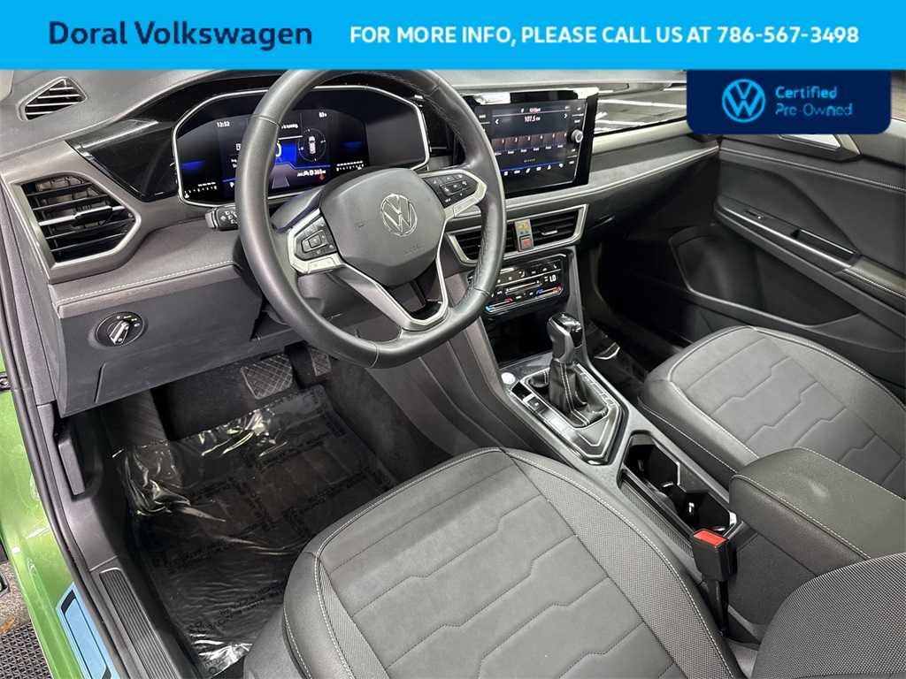 2025 Volkswagen Taos SE Black