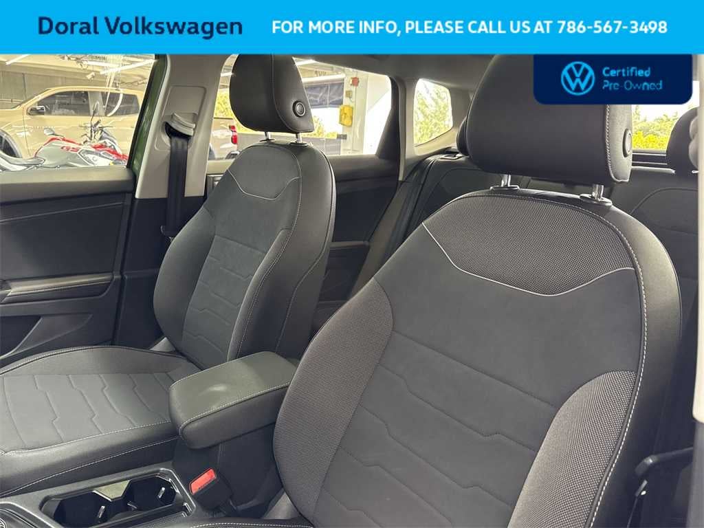 2025 Volkswagen Taos SE Black