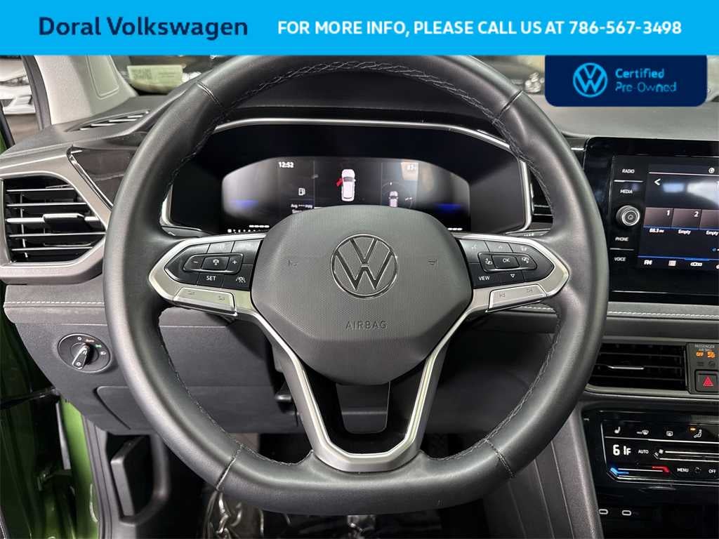 2025 Volkswagen Taos SE Black