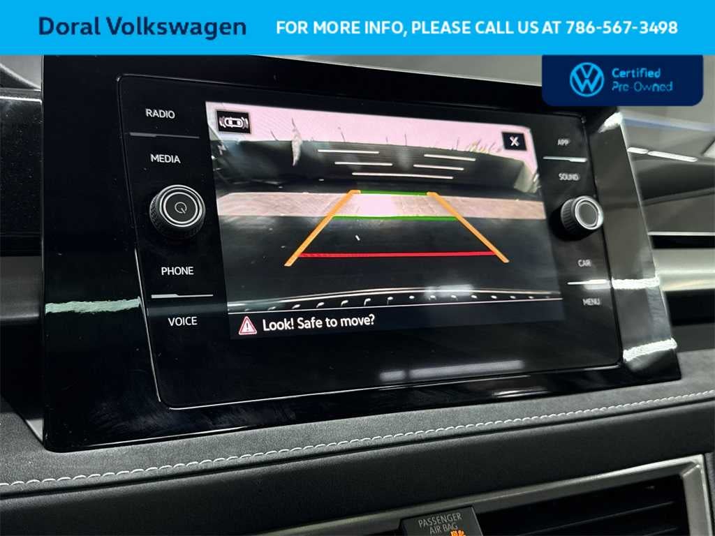 2025 Volkswagen Taos SE Black