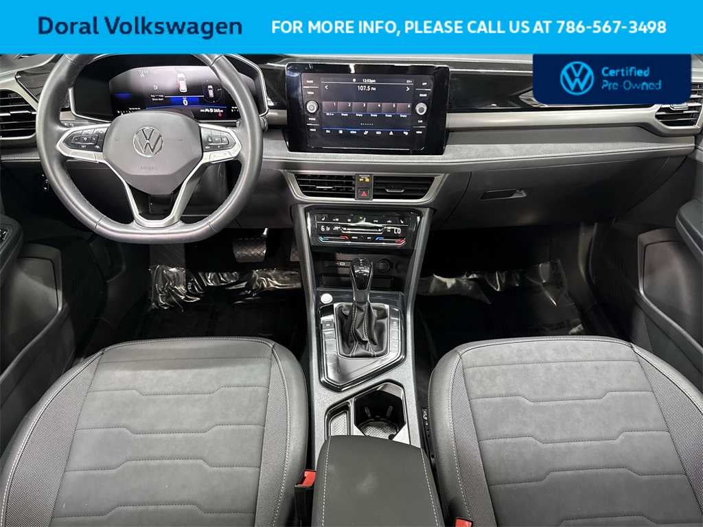 2025 Volkswagen Taos SE Black