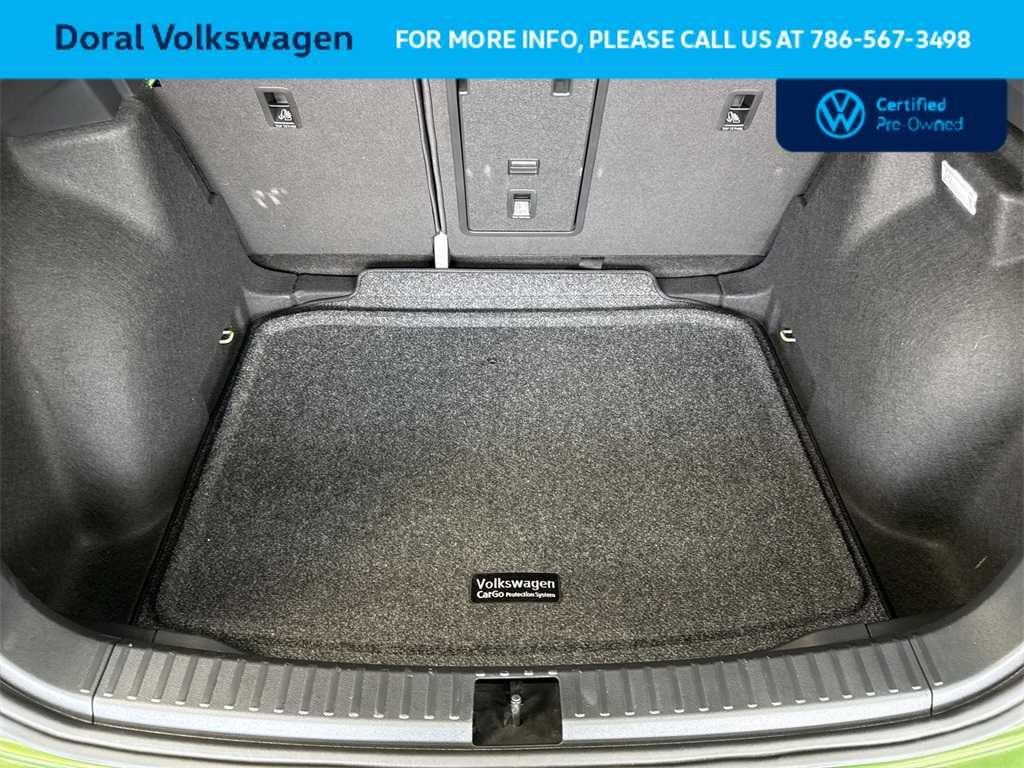 2025 Volkswagen Taos SE Black