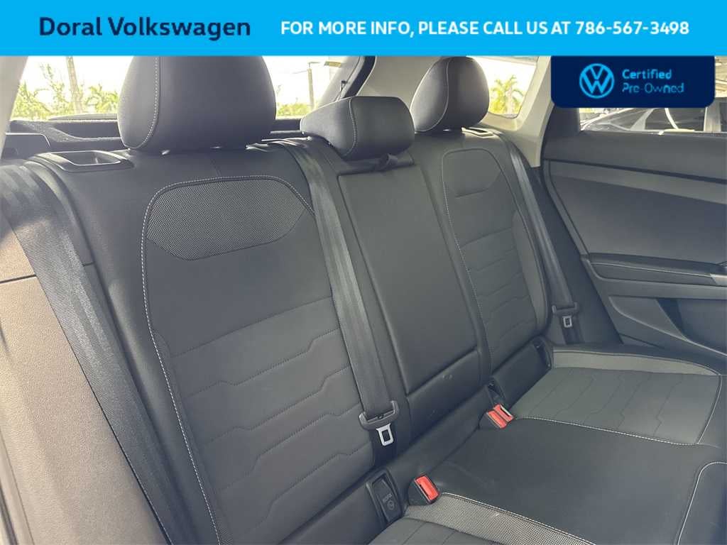 2025 Volkswagen Taos SE Black