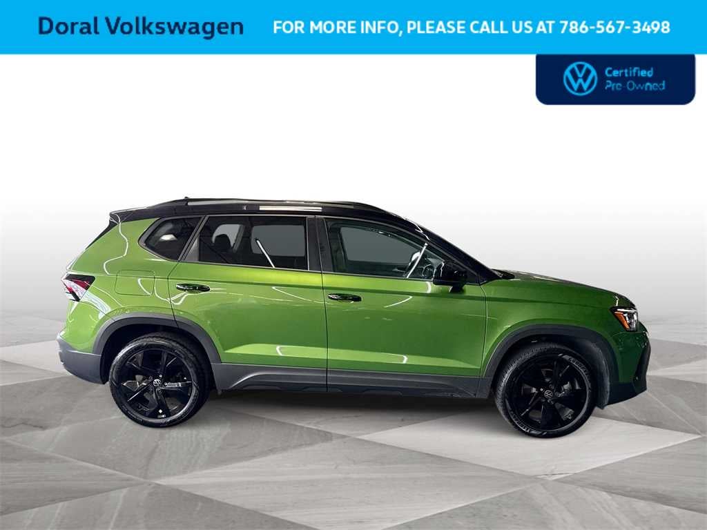 2025 Volkswagen Taos SE Black