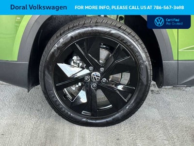 2025 Volkswagen Taos SE Black