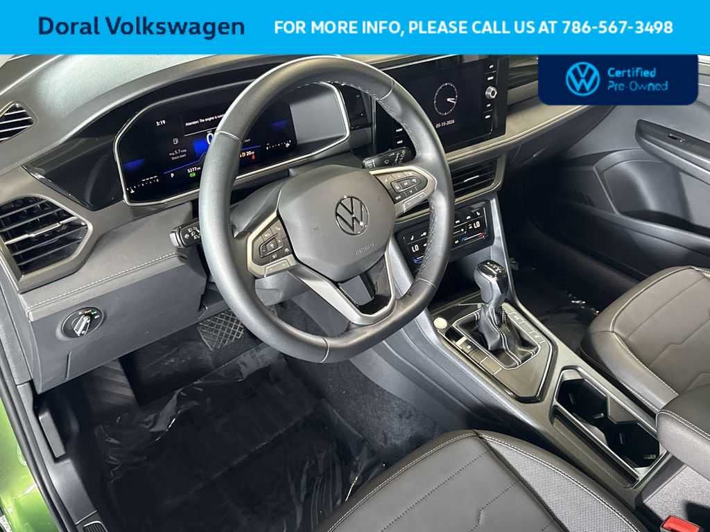 2025 Volkswagen Taos SE Black