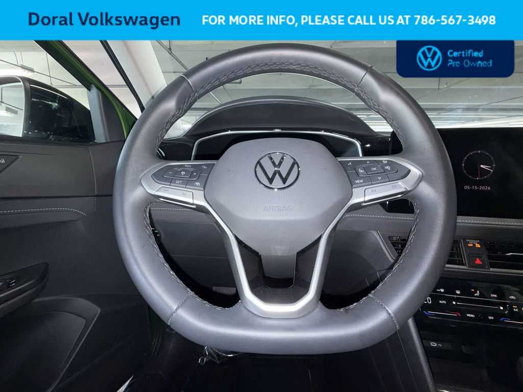 2025 Volkswagen Taos SE Black