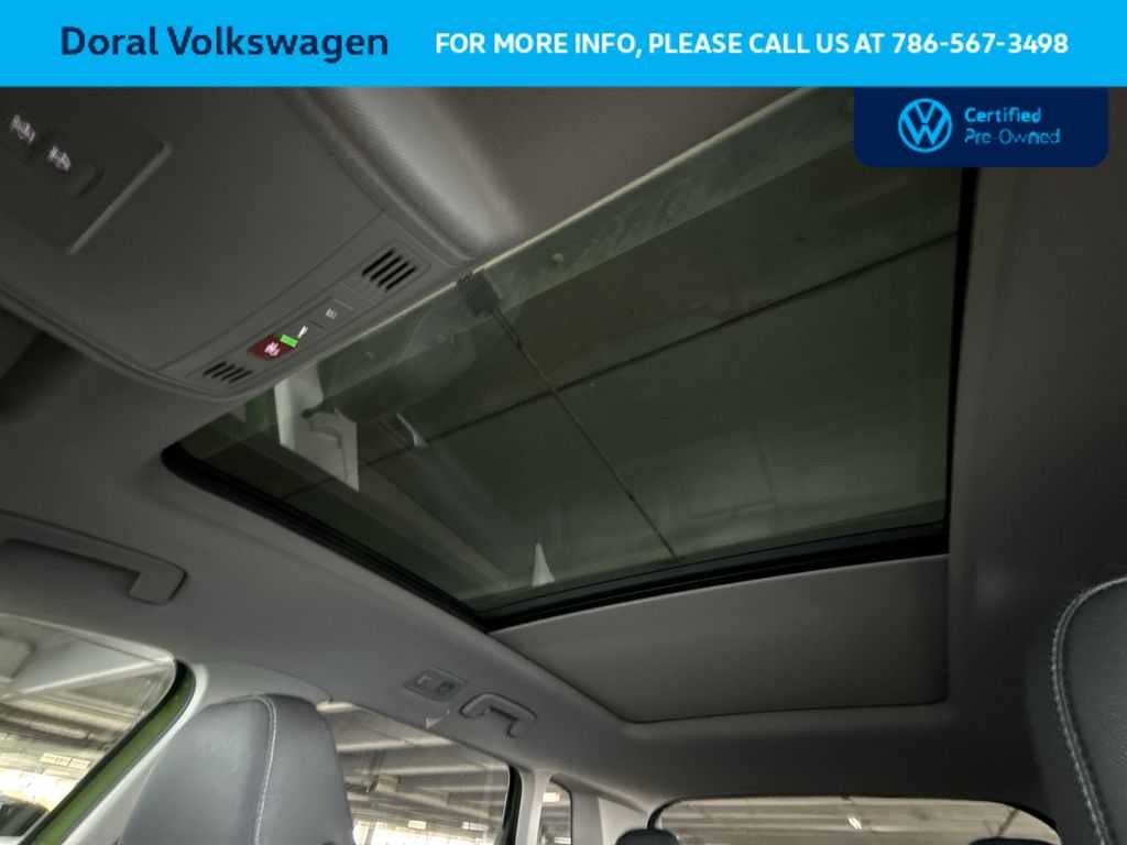 2025 Volkswagen Taos SE Black