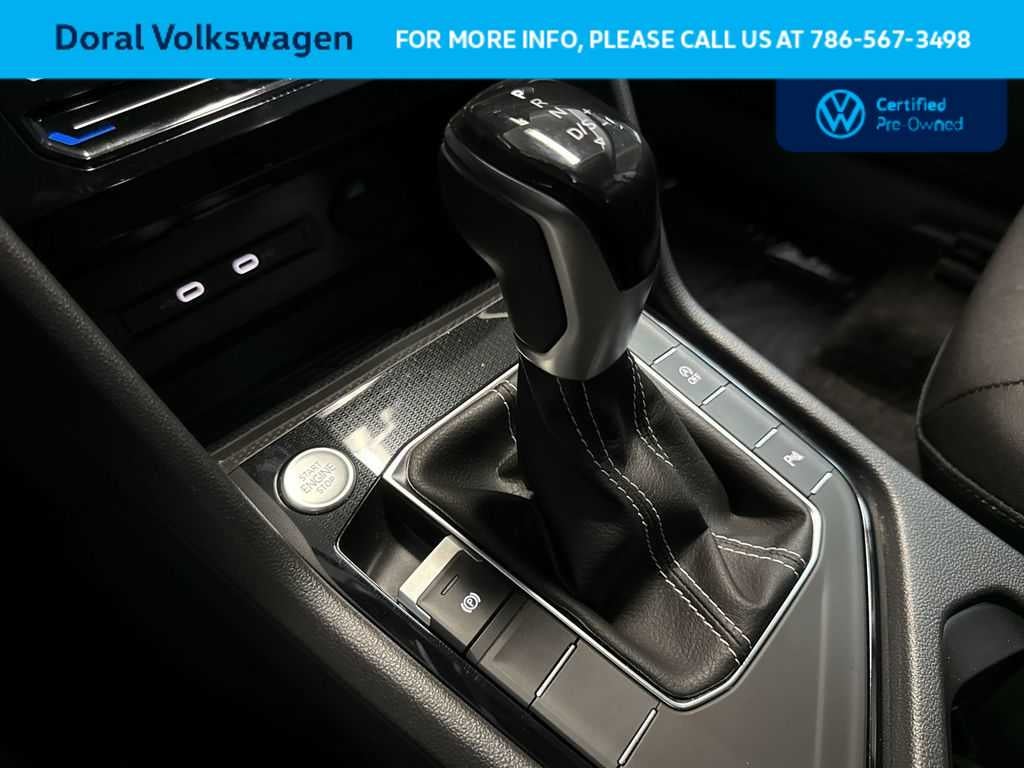 2025 Volkswagen Taos SE Black