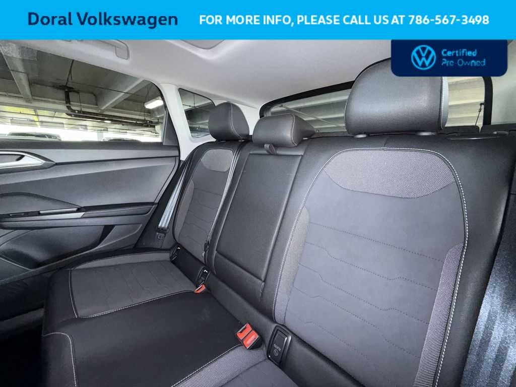 2025 Volkswagen Taos SE Black