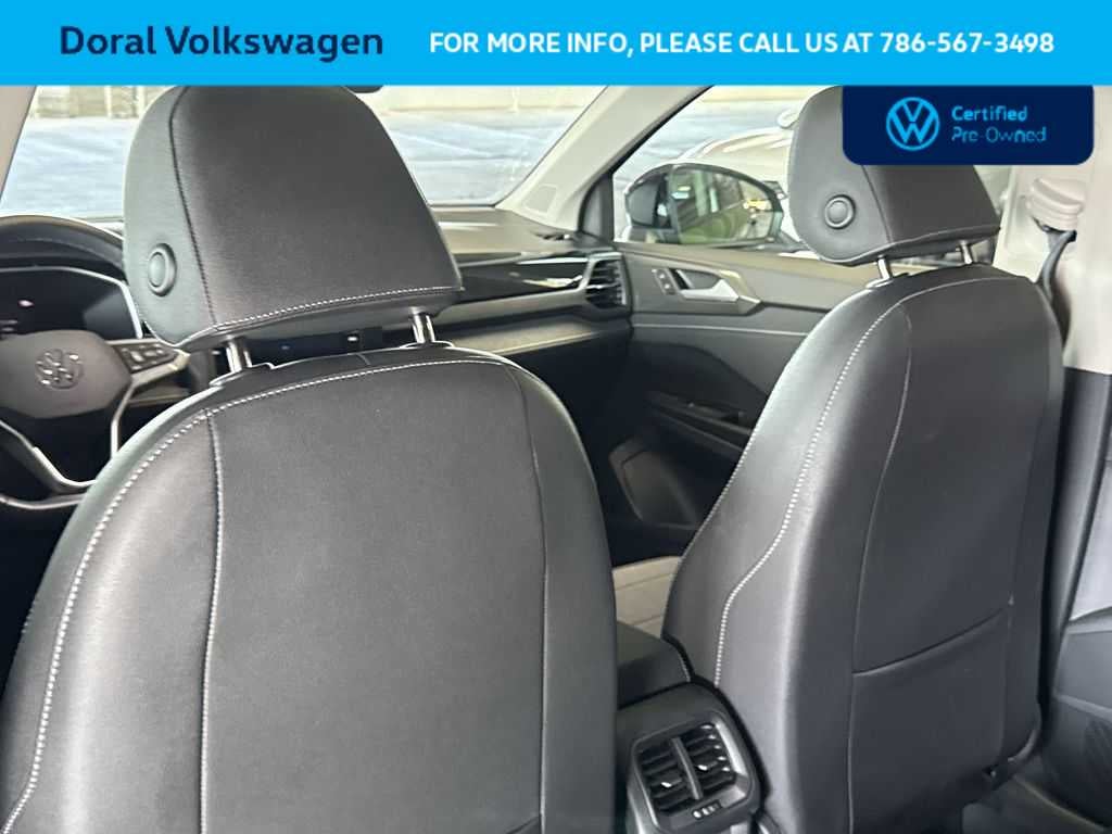 2025 Volkswagen Taos SE Black