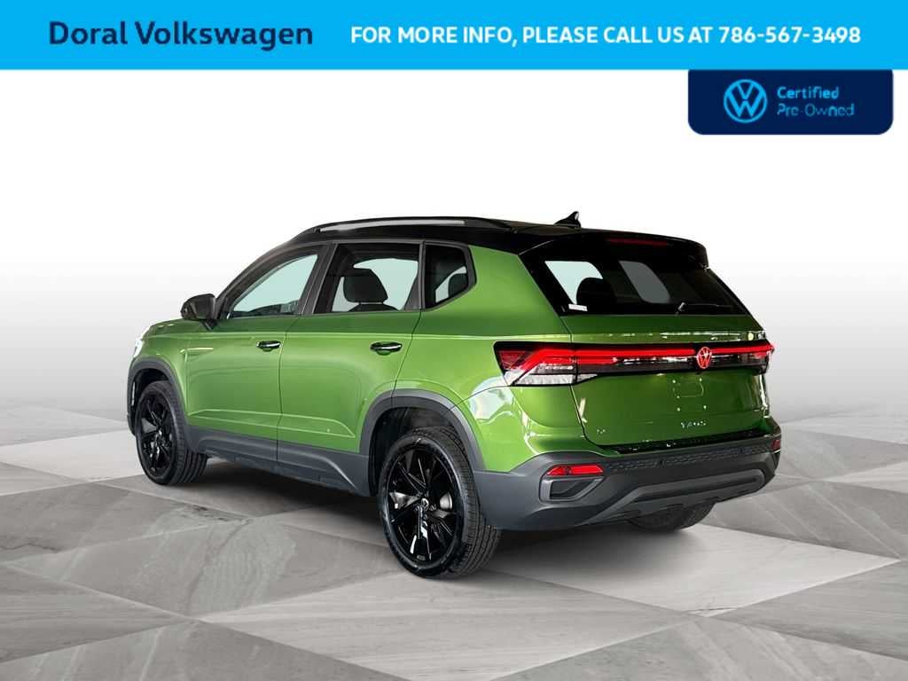 2025 Volkswagen Taos SE Black